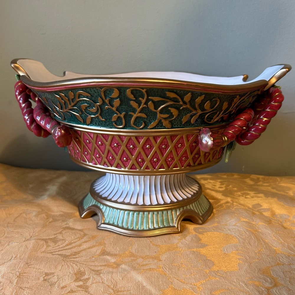 Fitz and Floyd Classics Christmas Court Handled Holiday Holly Pedestal Bowl